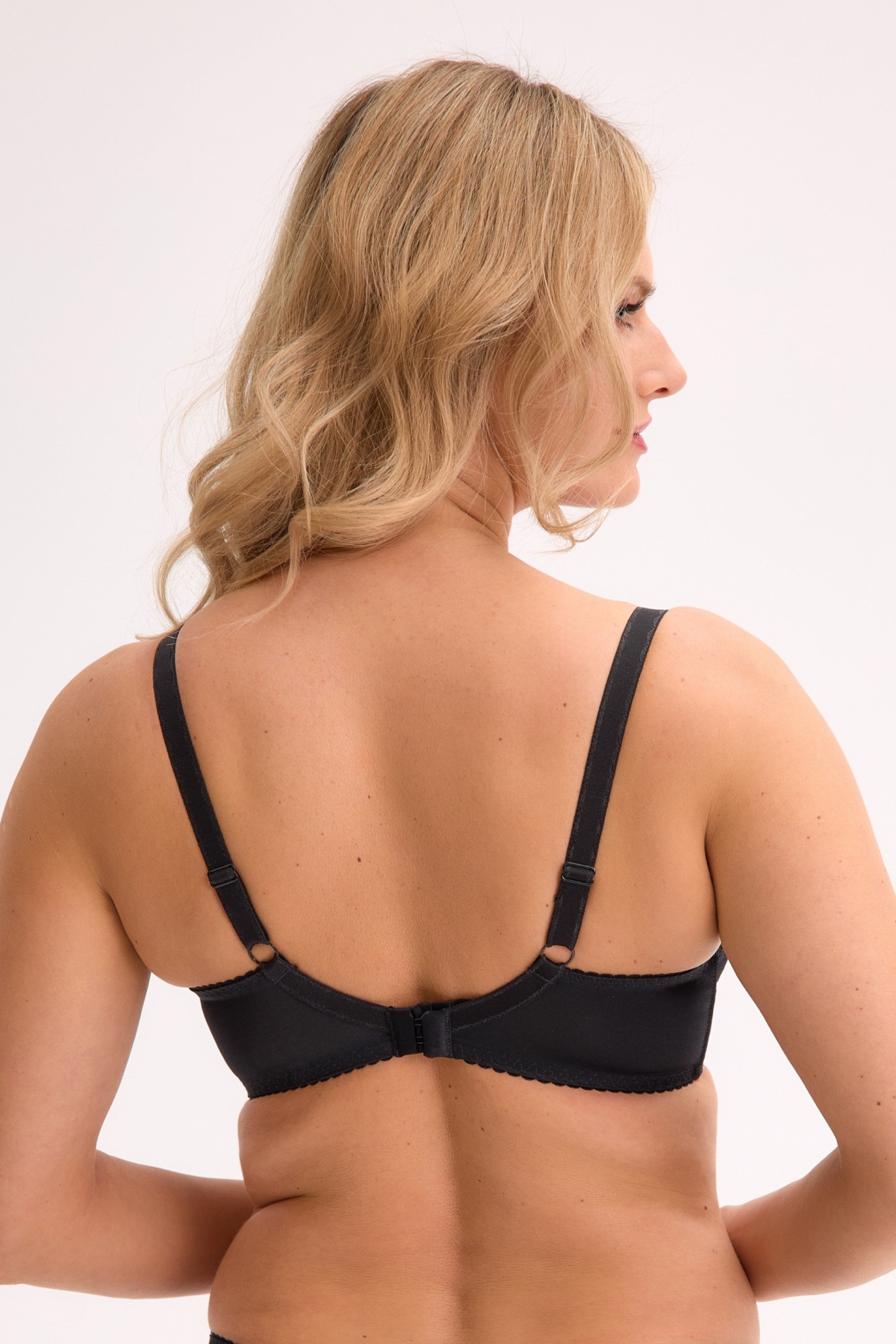 BIUSTONOSZ PÓŁMIĘKKI PIASEK BSO 594 CZARNY